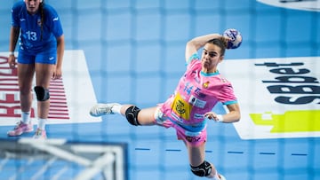 Rosane Serrano en uno de sus goles.