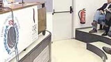 <b>PITERMAN EN ESTADO PURO. </b>Ante la atenta mirada del director de AS, Alfredo Relaño, Piterman se dirige a un auditorio repleto en el Foro Ferrándiz.