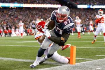 El TE dio una lección de lectura en su acciones, pero además mostró ser un playmaker. El "Stop and go" que realizó en su segundo TD nos dice que Gronkowski es mucho más que un corpachón con buenas manos. 