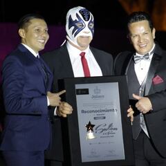 Atlantis festeja 40 años como luchador profesional