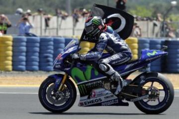 Jorge Lorenzo comenz車 la temporada 2015 con cierta irregularidad. Su primera victoria no lleg車 hasta mayo en el circuito de Jerez. En las tres siguientes citas: Le Mans (Francia), Mugello (Italia) y Catalu?a (Espa?a) consigui車 subirse a lo m芍s alto del caj車n. En todas ellas tras escaparse en las primeras vueltas y dominar la carrera de principio a fin. Debido a esto, escal車 hasta la segunda posici車n de la clasificaci車n por detr芍s de Valentino Rossi.