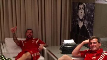 Ramos mantiene una charla con su "viejo amigo" Casillas