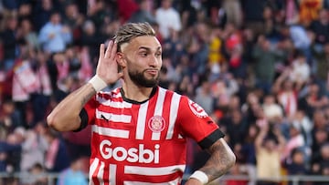 GIRONA, 25/04/2023.- El delantero argentino del Girona FC Taty Castellanos celebra tras anotar el 3-0 durante el encuentro correspondiente a la jornada 31 de LaLiga Santander disputado entre el Girona FC y el Real Madrid en el estadio Montilivi de Girona, este martes. EFE/ David Borrat
