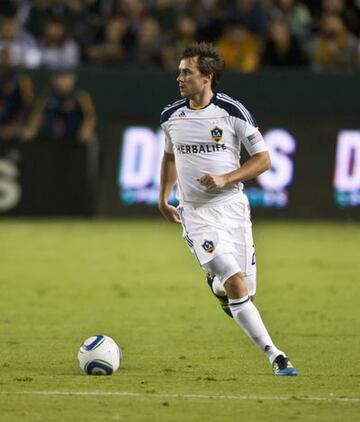 El futbolista estadounidense Todd Dunivant jugó con Landon un total de 204 partidos en dos equipos diferentes, con San Jose Earthquakes y Los Angeles Galaxy.