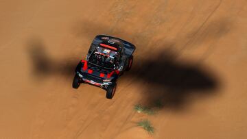 Rallying - Dakar Rally - Stage 6 - Shubaytah to Shubaytah - Saudi Arabia - January 11, 2024 Team Audi Sport's Carlos Sainz and co-driver Lucas Cruz in action during stage 6 REUTERS/Hamad I Mohammed