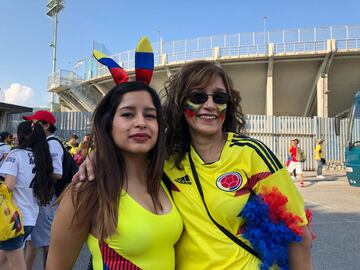 Los hinchas de la Selección Colombia ya están en las afueras del estadio de Bérgamo antes del partido entre Egipto y los dirigidos por José Néstor Pékerman.