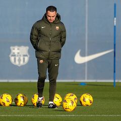A Xavi lo salva el banquillo