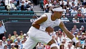 <b>VOLANDO. </b>Rafa Nadal parece volar en este torneo de Wimbledon. Hoy se enfrenta al alemán Schuettler en semifinales.