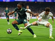 Fran García frena a Semenyo en un lance del Real Madrid-Manchester City.