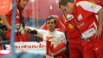 Fernando Alonso ni admite ni desmiente los rumores.