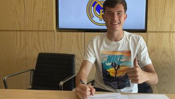 El Juvenil madridista David González acaba de firmar su nuevo contrato con el Real Madrid.