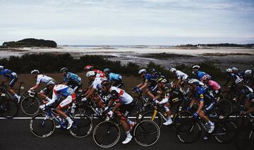 El pelotón durante la segunda etapa del Tour de Francia 2021. 