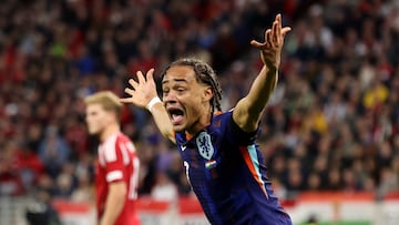 Xavi Simons, desesperado ante Hungría.