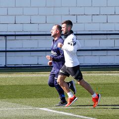 Gayà aprieta por estar, Cavani sigue al margen