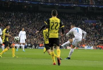 Cristiano hizo historia con este gol ante el Borussia Dortmund el 6 de diciembre. Se convirtió en el único jugador que ha metido al menos un gol en todas y cada una de las seis jornadas de la fase de grupos de la Champions desde que arrancó esta competición con este formato en 1993.
