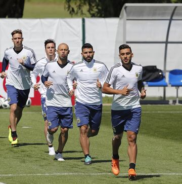 Argentina entrena antes de su debut en el Mundial