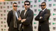 Mumbr&uacute;, Hervelle y Hamilton, con las gafas de sol a lo &#039;Men in Black&#039;.