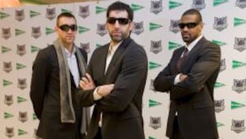 Mumbrú, Hervelle y Hamilton, con las gafas de sol a lo 'Men in Black'.