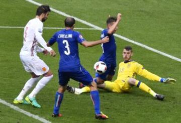 Lanzamiento de falta Éder. Para de Gea pero el balón queda muerto en el área pequeña. Chiellini remata con la oposición de Piqué y marca el 1-0.