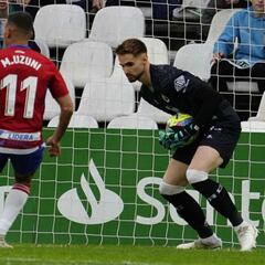 Aprobados y suspensos del Granada: tiro en el pie de los rojiblancos