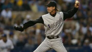 Las rectas de Randy Johnson no solo eran el terror para los bateadores de las grandes ligas, también para los pájaros. El 24 de marzo de 2004, mientras el pitcher de los Diamondbacks de Arizona intentaba sacar de circulación a Calvin Murray, de los Gigantes de San Francisco, una paloma se interpuso en el viaje de la pelota hacia el ‘home’. El ave explotó como un globo relleno de plumas. Tras su retiro, fundó una compañía fotográfica que tiene como logo a una paloma muerta.