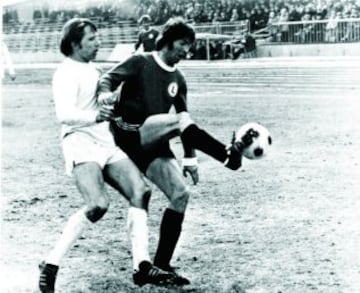 1947-1989 Deyna Kazimierz futbolista polaco.  Murió el 1 de septiembre de 1989, víctima de un accidente de tráfico.