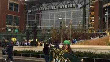 Nuria Cervera en los aleda&ntilde;os del m&iacute;tico Lambeau Field.