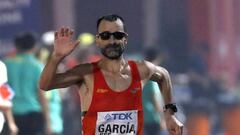 Jes&uacute;s &Aacute;ngel Garc&iacute;a Bragado llega a la meta de la prueba de marcha de 50 km Marcha en el Mundial de Atletismo Doha 2019.