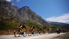 Sky tira del pelot&oacute;n durante una de las etapas de los Alpes en el Tour de Francia 2015.