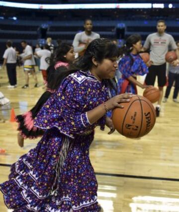 Excelente acogida para la NBA en Ciudad de México. Gran éxito antes, durante y después del partido en el primer partido oficial en suelo mexicano desde 1997. Howard, Harden, Wiggins... un día inolvidable para los aficionados mexicanos.