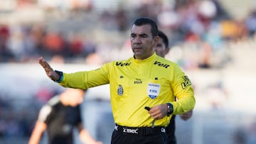 Action photo during the match Lobos BUAP vs Monterrey corresponding 16th of the MX League of the Apertura 2017 Tournament.
Foto de accion durante el partido Lobos BUAP vs Monterrey, correspondiente a la Jornada 16 de la Liga MX del Torneo Apertura 2017, en Estadio Lobos en la foto: Arbitro Paul Delgadillo
04/11/2017/MEXSPORT/Isabel