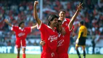‘Los Diablos Rojos’, tras 23 años de sequía, regresaron a la gloria de la mano de Enrique ‘El Ojitos’ Meza y una camada de jugadores en la que destacaban José Saturnino Cardozo, Fabián Estay y José Manuel Abundis. Su tercer campeonato de liga llegó en el Verano 1998, después de remontar tres goles de desventaja al Necaxa en la final. Un año después, superó al Atlas en penaltis en una de las mejores finales de la historia. En el Verano 2000, goleó 7-1 a Santos en el último campeonato bajo la tutela de Meza. En el Apertura 2002, 2005, 2008 y Bicentenario 2010 extendieron su colección.