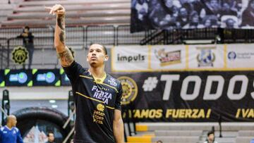 El alero mexico-estadounidense prob&oacute; suerte con los Santa Cruz Warriors y volvi&oacute; a Fuerza Regia, club en el que milita desde 2016.