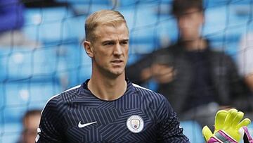 Joe Hart, portero del Manchester City, durante el calentamiento previo al partido de la primera jornada de la Premier League ante el Sunderland, encuentro en el que fue suplente.