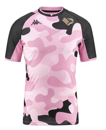 The Sicilian side are synonymous with pink and black and despite being re-formed two years ago, Palermo FC are in Serie C and have their sights set on a return to the top table of Italian football. A smart pink camouflage effect is nicely set off with the