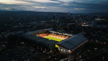 Es el estadio de fútbol más antiguo de Inglaterra y del mundo. Está situado en la localidad inglesa de Sheffield. Fue inaugurado el 30 de abril de 1855 (167 años de antigüedad). En sus comienzos el recinto era de propiedad privada. En la actualidad pertenece al Sheffield United F.C.