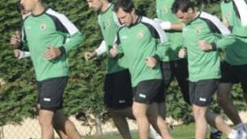 <b>CARAS LARGAS. </b>Ayer, en el entrenamiento, el rostro de los jugadores reflejaba la tensión por la que están atravesando.