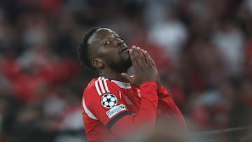 SL Benfica's Belgian forward #11 Dodi Lukebakio reacts to missing a goal opportunity during the UEFA Champions League league phase day 4 football match between SL Benfica and Bayer Leverkusen at Estadio da Luz in Lisbon on November 5, 2025. (Photo by PATRICIA DE MELO MOREIRA / AFP)