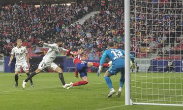 ??MORATA MARCA EL PRIMERO!! ?Buen¨ªsimo centro de Juanfran desde la derecha que ha rematado en el segundo palo con la diestra el delantero para abrir el marcador!
