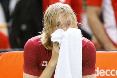 Denis Shapovalov apologises for umpire strike, fined $7,000