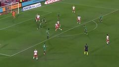 A Williams Alarcón le sale todo en Argentina: ¡dio una asistencia sin querer!