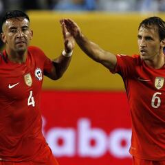 Pizzi analiza cambiar la defensa y el ataque de Chile ante México