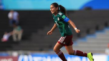 La mediocampista de Chivas es apenas una jugadora en crecimiento, pero ya demostró su calidad futbolística con el equipo Sub-17 de México, pues siendo capitana, logró guiar a su equipo hasta la gran final, en donde perdió ante España, pero hicieron historia al ser la primera selección femenil en llegar tan lejos en un campeonato del orbe.
En este mismo campeonato, la tapatía se levó el balón de Oro.