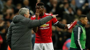 Manchester United's Portuguese manager Jose Mourinho (L) talks with Manchester United's French midfielder Paul Pogba (R) after the second Tottenham goal goes in during the English Premier League football match between Tottenham Hotspur and Manchester United at Wembley Stadium in London, on January 31, 2018. / AFP PHOTO / IKIMAGES / Ian KINGTON / RESTRICTED TO EDITORIAL USE. No use with unauthorized audio, video, data, fixture lists, club/league logos or 'live' services. Online in-match use limited to 45 images, no video emulation. No use in betting, games or single club/league/player publications. /