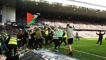 Soccer Football - Scottish League Cup - Quarter Final - Rangers v Celtic - Ibrox, Glasgow, Scotland, Britain - March 8, 2026 Celtic fans celebrate on the pitch after the match Action Images via REUTERS/Lee Smith