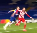 El posible penalti a Carrasco con 0-0 que indigna al Atlético