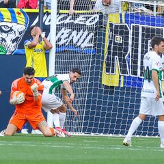 El Cádiz se vuelve a pelear con el gol