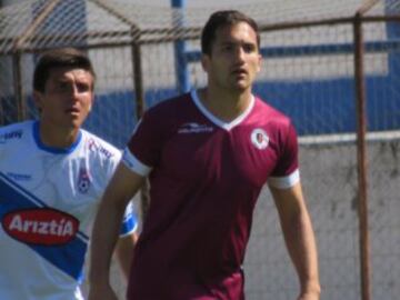 El delantero se desempeña en Deportes Santa Cruz, en Segunda División.