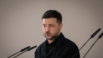 El presidente de Ucrania, Volodímir Zelenski, durante una rueda de prensa posterior a su reunión con el presidente del Gobierno, Pedro Sánchez, en el Palacio de la Moncloa, a 18 de noviembre de 2025, en Madrid (España). Durante su visita a España, el presidente ucraniano ha visitado el Congreso de los Diputados y se ha reunido con el Rey y el presidente del Gobierno con la esperanza de reanudar los acuerdos para reforzar la defensa de Ucrania frente a los nuevos ataques rusos centrados especialmente en la infraestructura energética del país.
18 NOVIEMBRE 2025;SÁNCHEZ;ZELENSKI;MADRID
Fernando Sánchez / Europa Press
18/11/2025