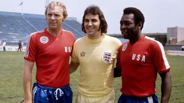 Uno de los tantos momentos históricos en la carrera de Pelé fue aquel cuando vistió la playera de la selección de Estados Unidos.